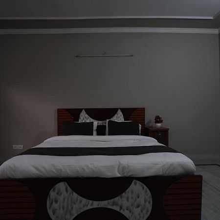 Play-Sunflower Omega-1 Couple Friendly Greater Noida Exterior foto