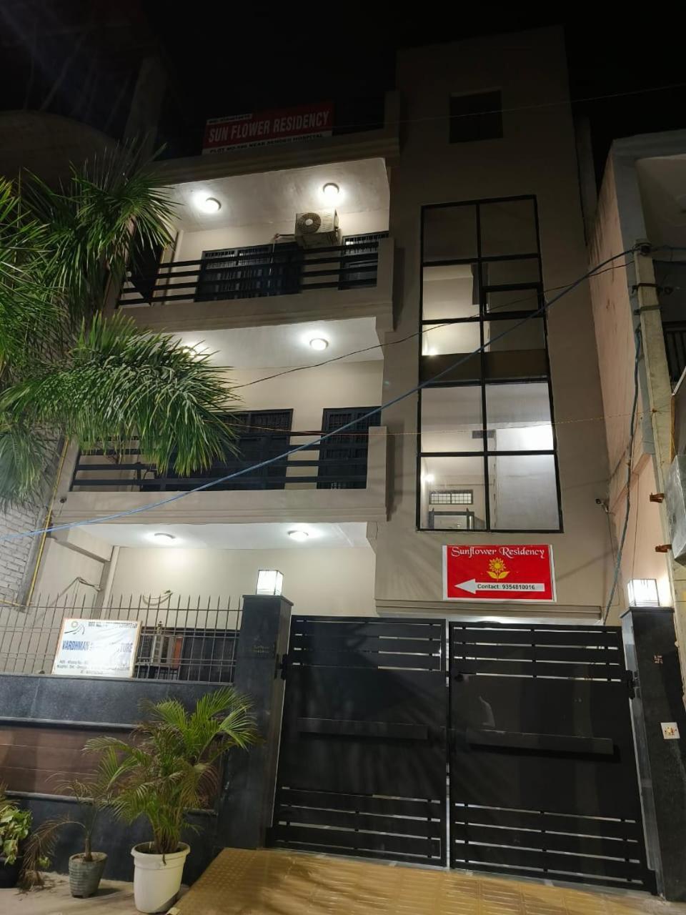 Play-Sunflower Omega-1 Couple Friendly Greater Noida Exterior foto