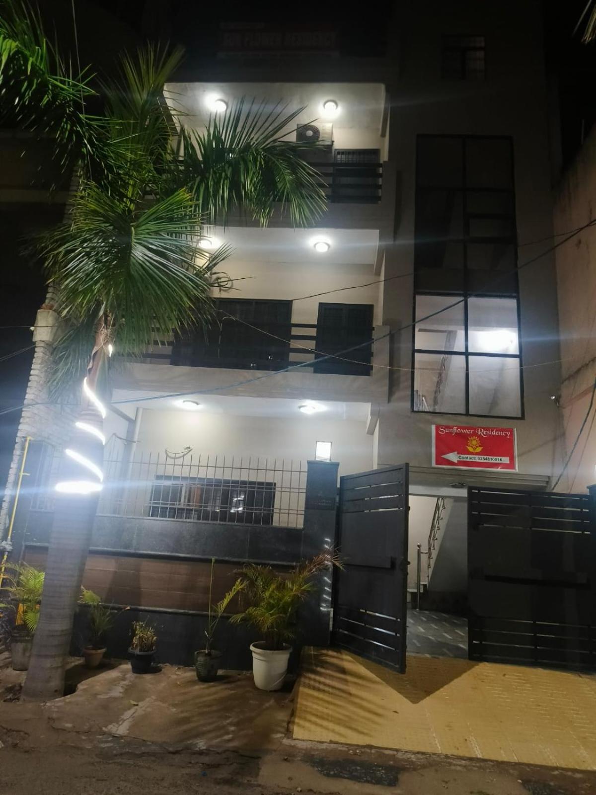 Play-Sunflower Omega-1 Couple Friendly Greater Noida Exterior foto